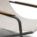 كرسي سيجنتشر المودرن مع بوف - The Metal Signature Chair with Pouf