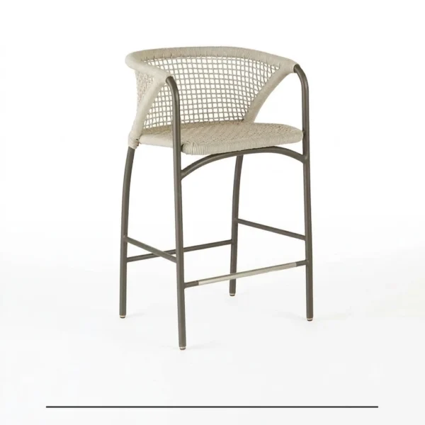 كرسي بار أرتيزان المغزول يدوياً – Artisan Hand-Woven Bar Chair