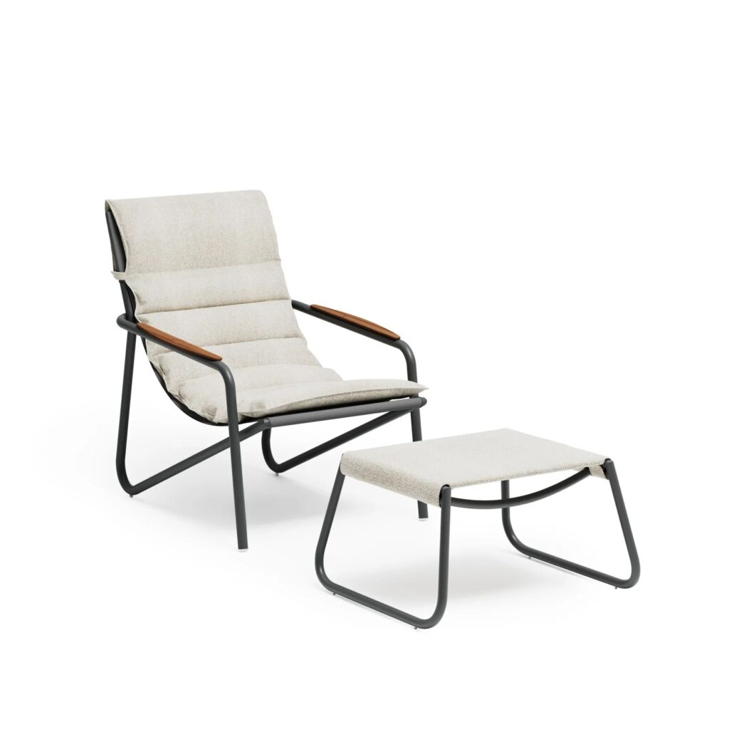 كرسي سيجنتشر المودرن مع بوف - The Metal Signature Chair with Pouf